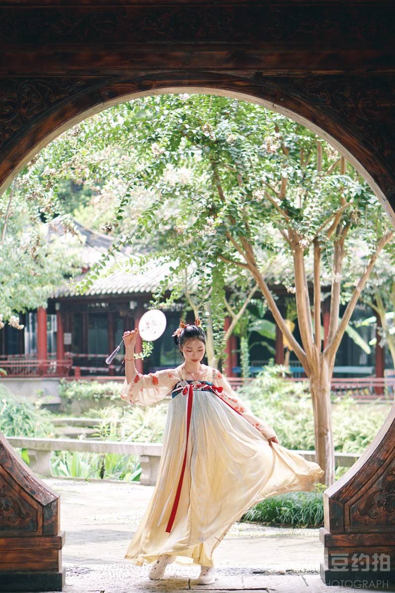 汉服模特