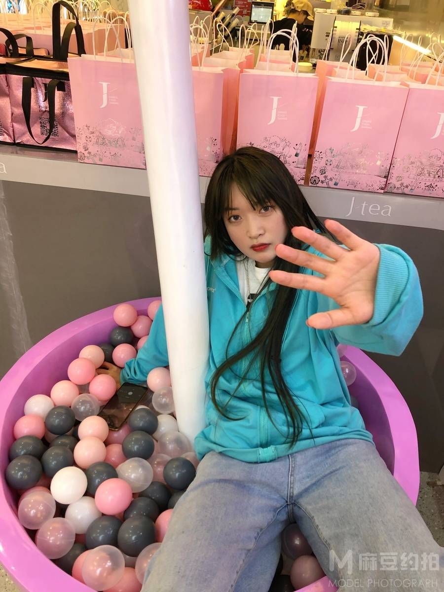 情绪模特