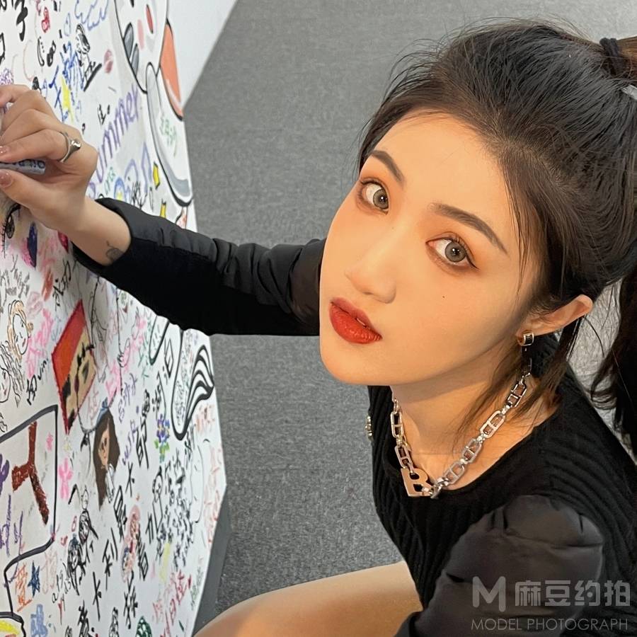 情绪模特