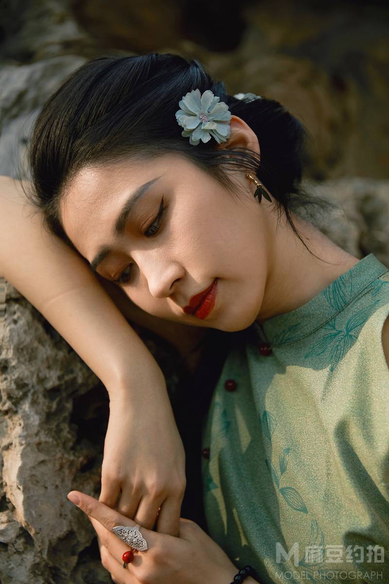情绪模特