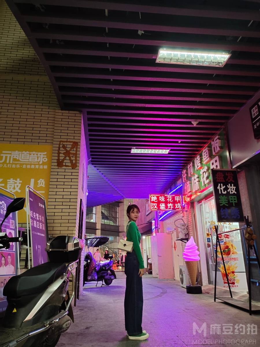 校园模特