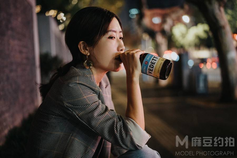 情绪模特