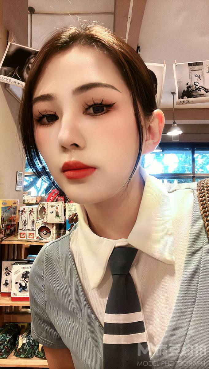 情绪模特