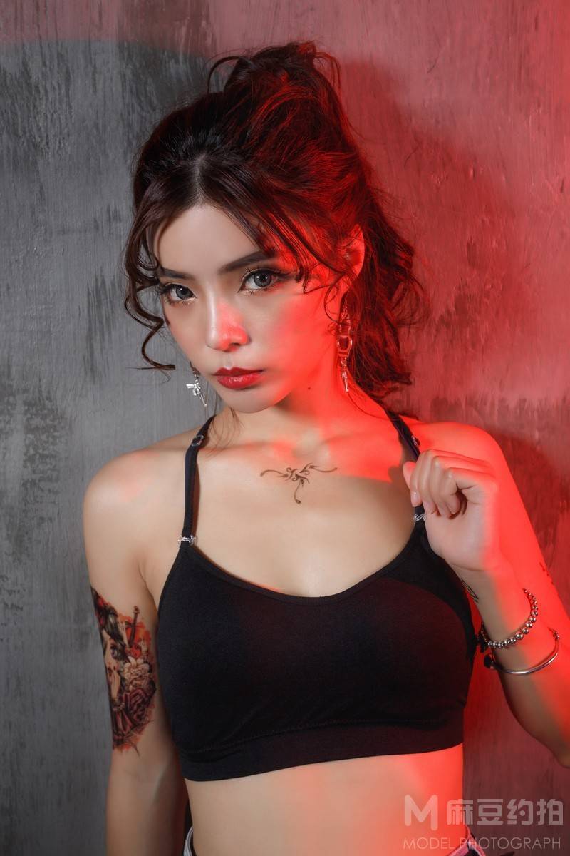 情绪模特