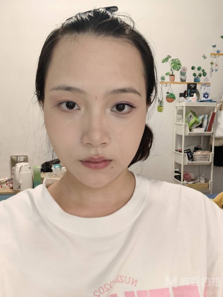 妆容模特