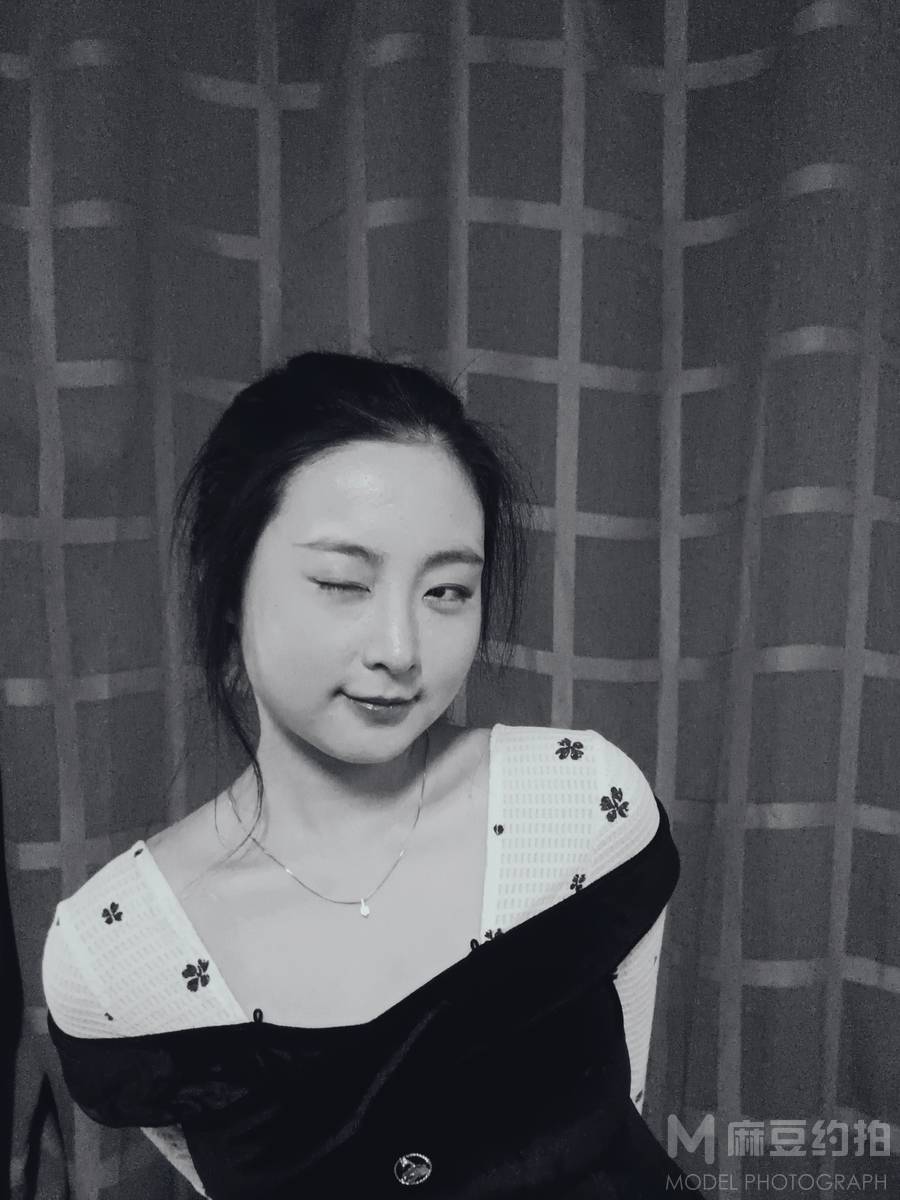 黑白模特