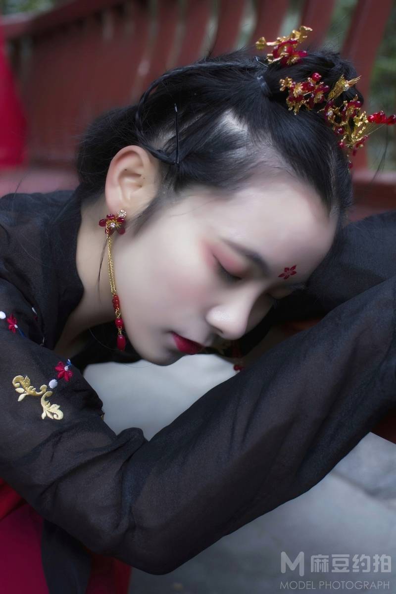 情绪模特
