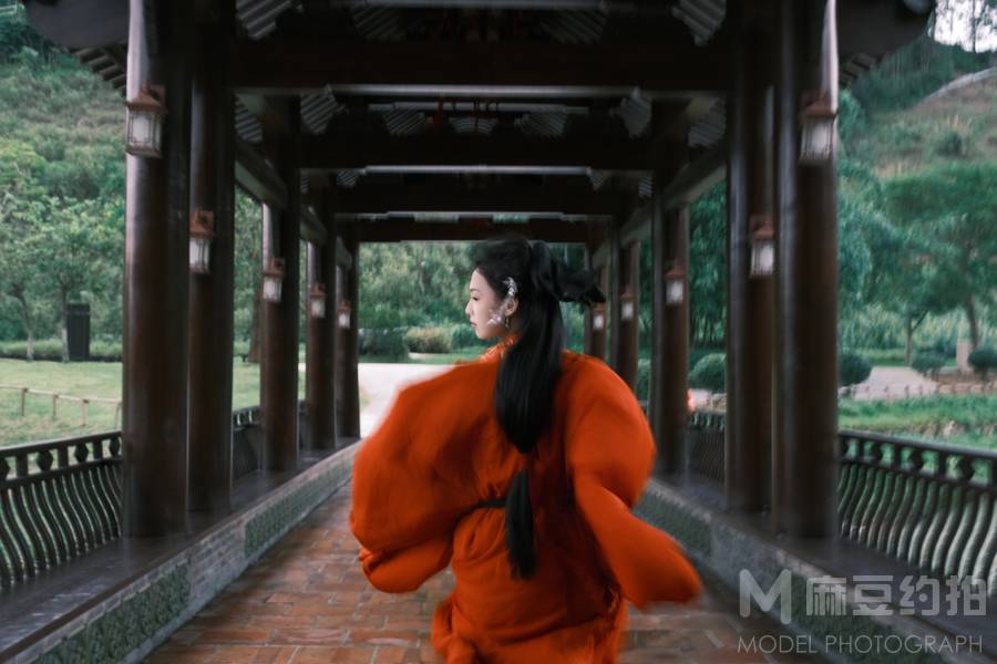 情绪模特