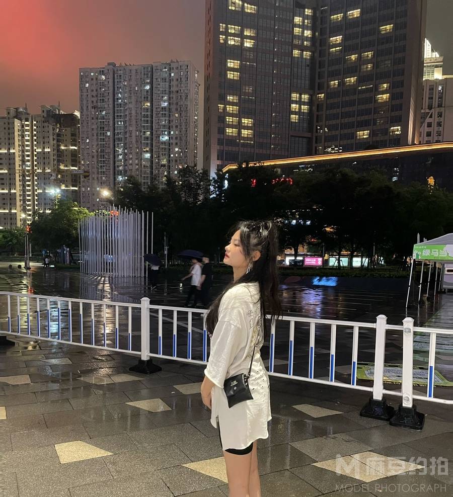 夜景模特