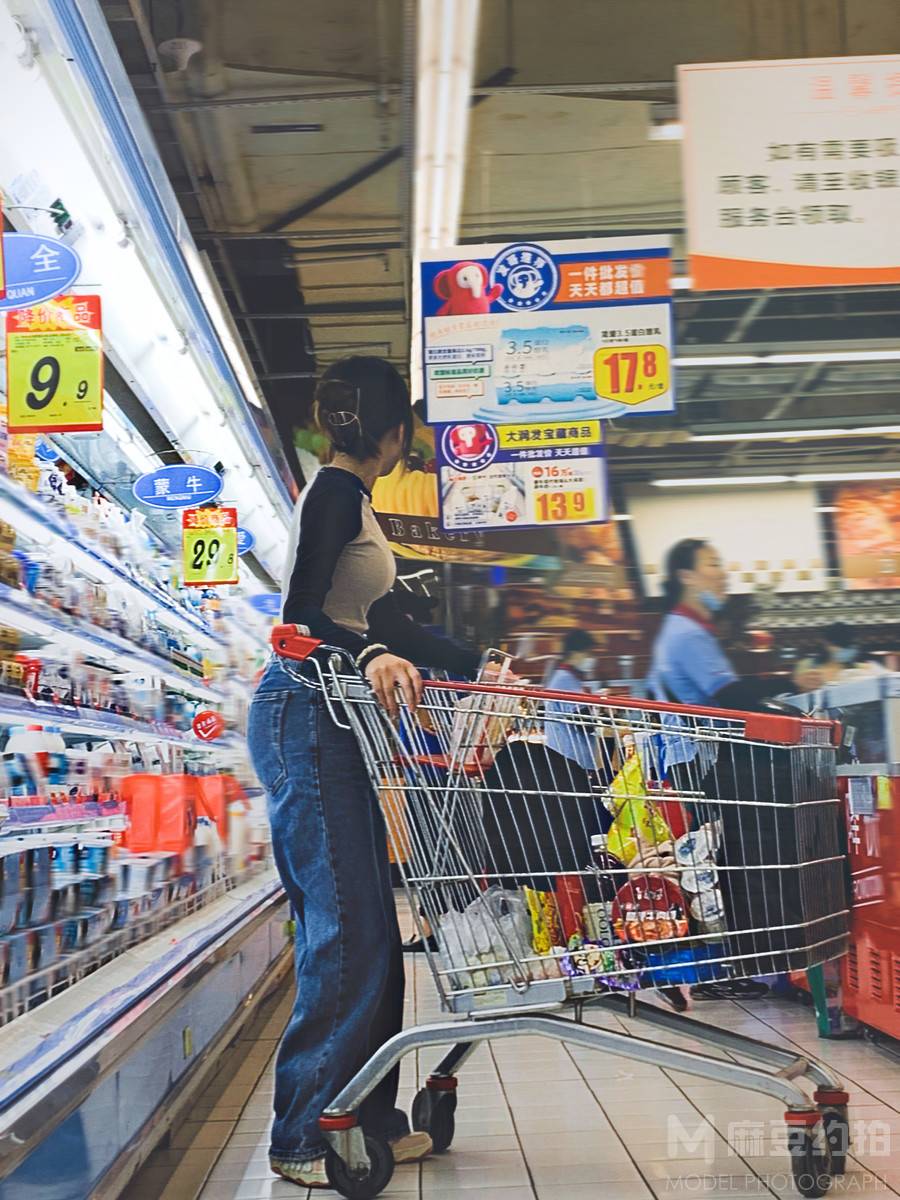 情绪模特