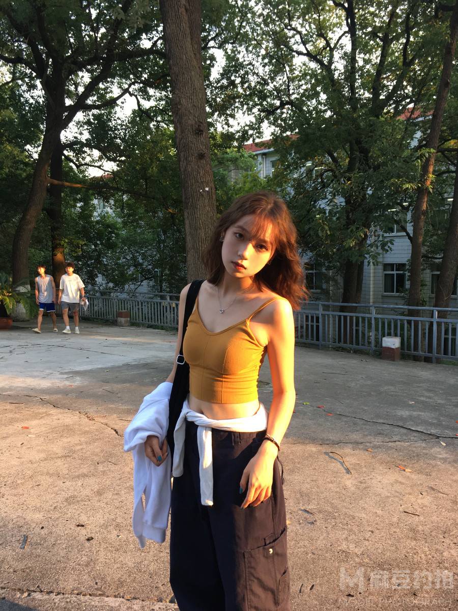 校园模特