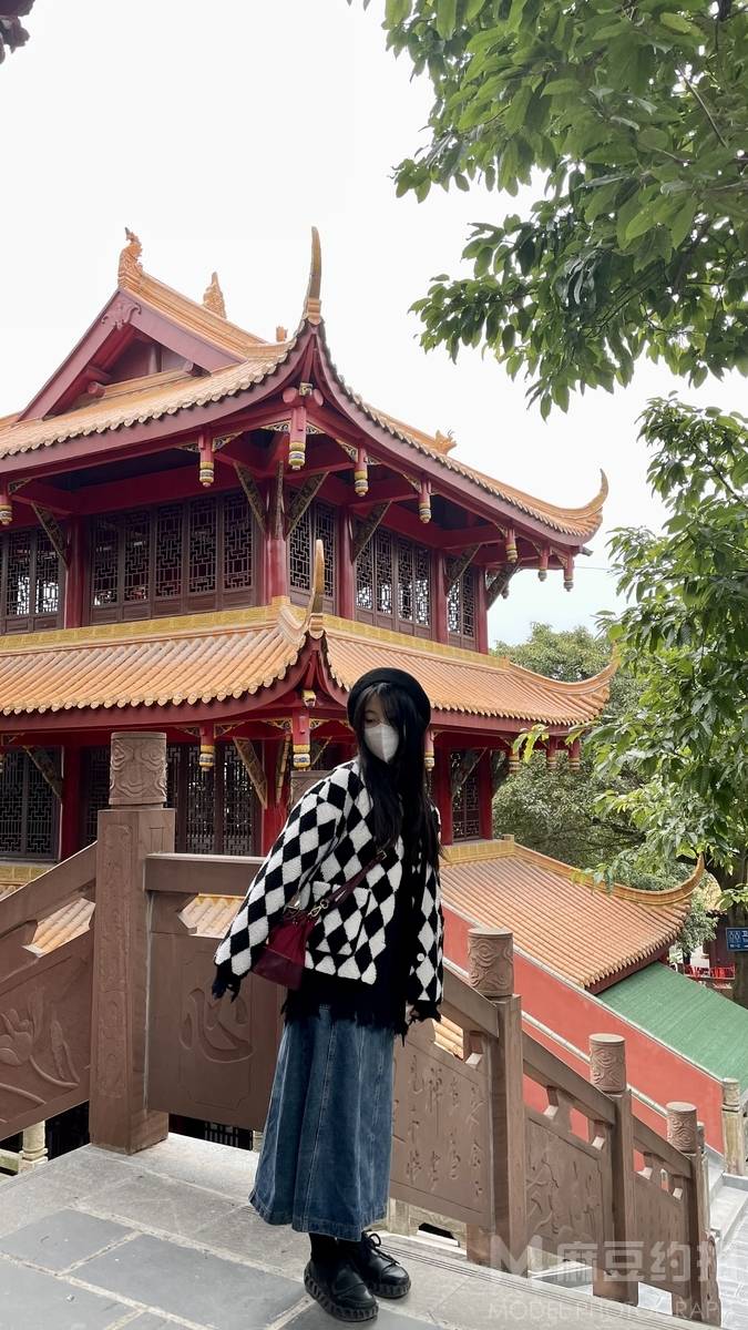 校园模特