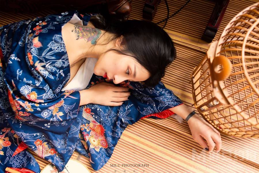 情绪模特