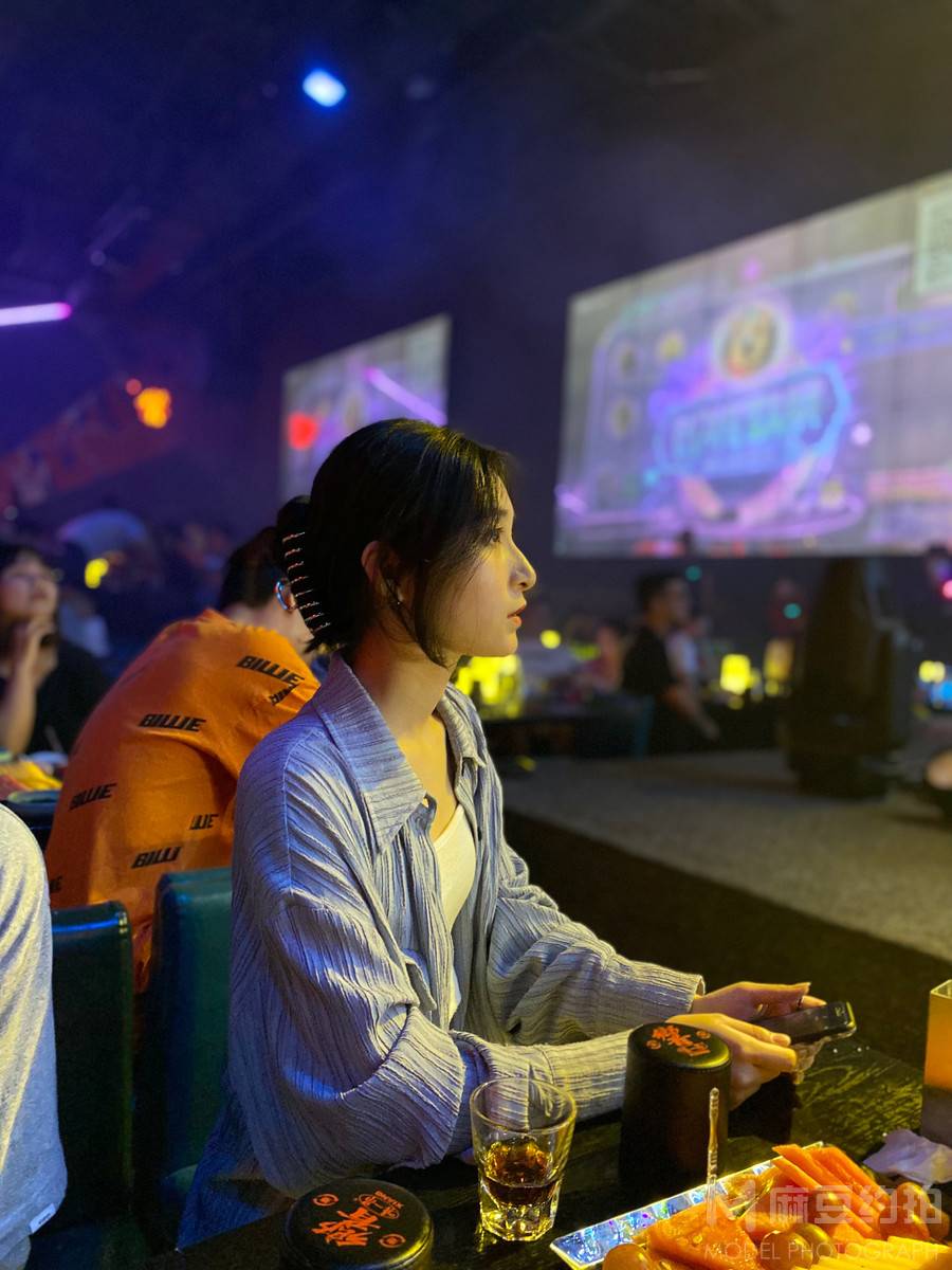 情绪模特