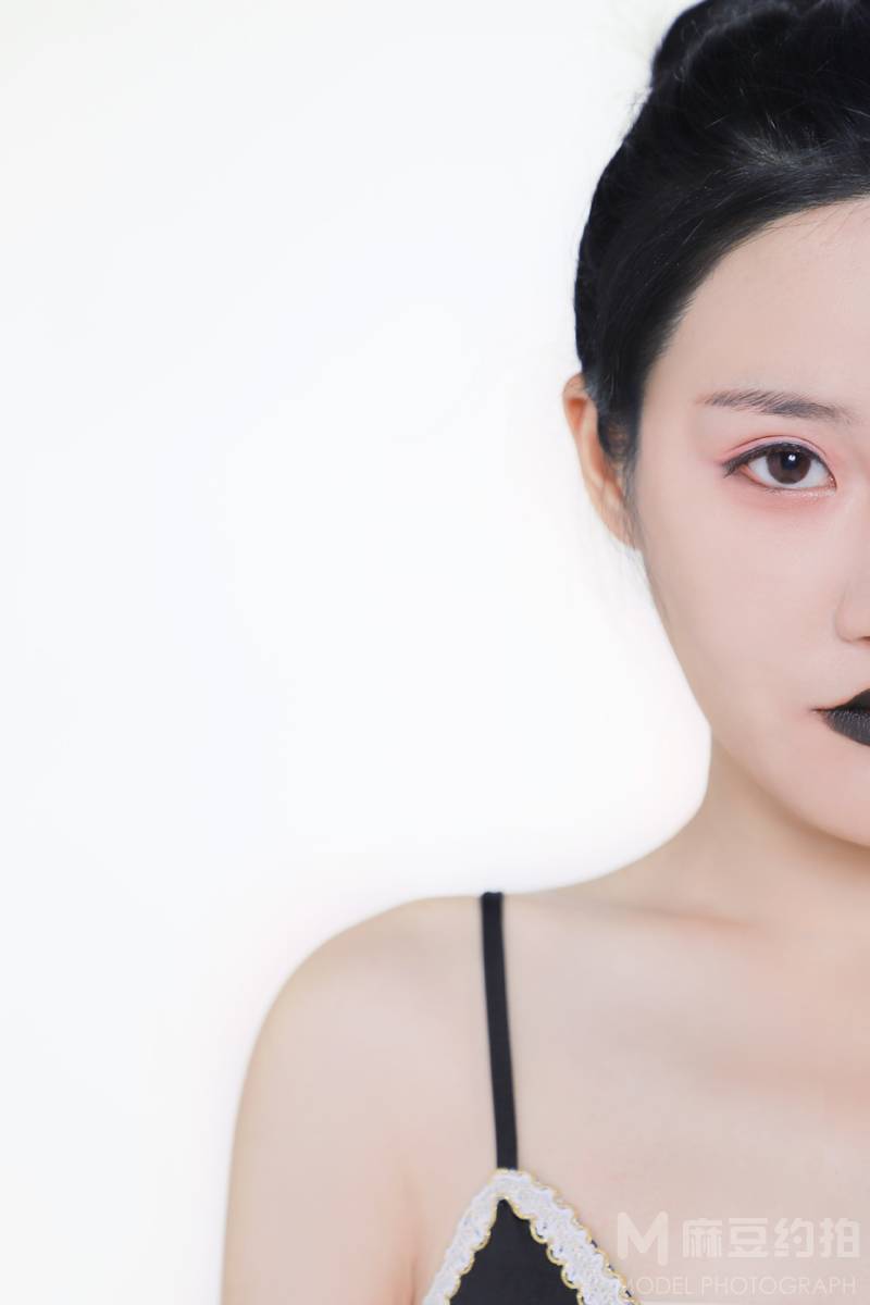 黑白模特